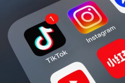 TikTok Comment Features: Voice, Polls, Photo Carousels